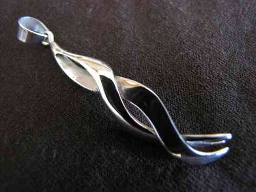 Silver Cross-Over Ribbons Pendant